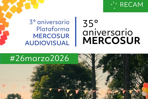 Fotograma del cortometraje «Amizade e Bicicletas», de la directora brasileña Julia Vidal, en el que se ve a un grupo de niños alineados en la línea de salida, con globos y banderitas. Logotipo de RECAM con la Cruz del Sur.